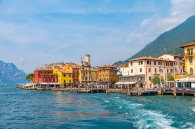İtalya 'da Lago di Garda' da bulunan Malcesine 'in manzarası