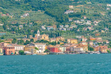 İtalya 'da Malcesine' de Lakeside gezinti güvertesi