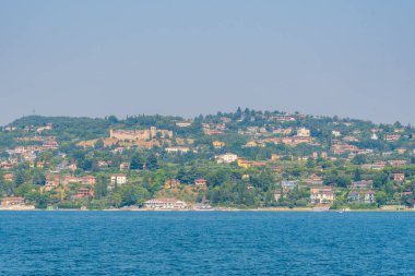 Padenghe Konsolosu Garda İtalya 'da Lago di Garda' da yer aldı.