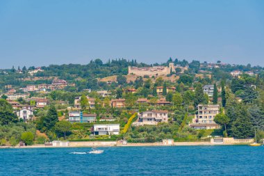 Padenghe Konsolosu Garda İtalya 'da Lago di Garda' da yer aldı.