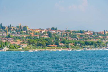 Moniga del Garda İtalya 'da Lago di Garda' da yer almaktadır.