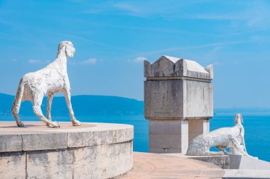 Gabriele D 'Annunzio' nun İtalya 'daki Gardone Riviera' daki anıtı.