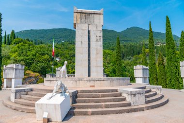 Gabriele D 'Annunzio' nun İtalya 'daki Gardone Riviera' daki anıtı.