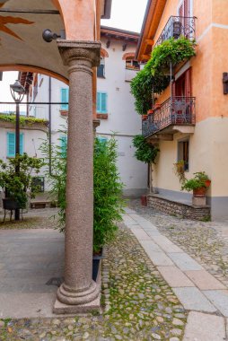 Isola Superiore dei pescatori 'deki renkli evler Lago Maggiore, İtalya