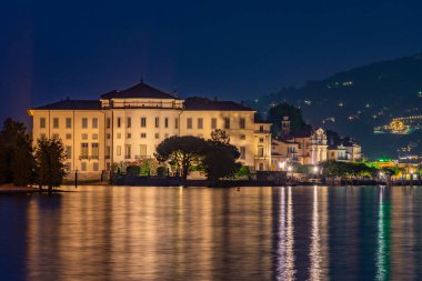 Isola Bella 'nın lago Maggiore, İtalya' daki gece manzarası