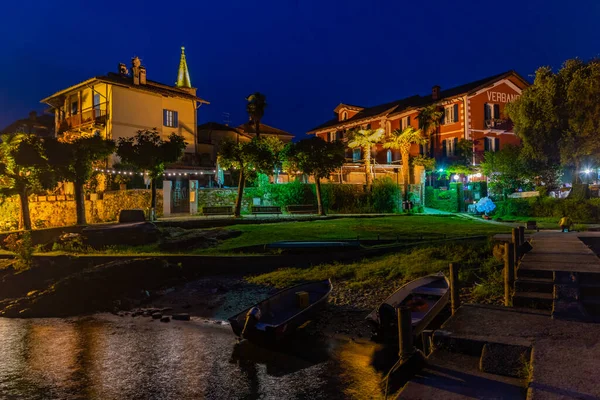 Vista Noturna Das Ruas Vazias Isola Superiore Dei Pescatori Lago — Fotografia de Stock