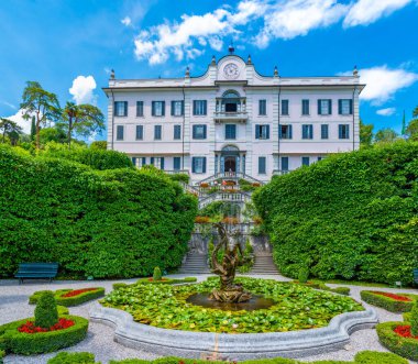 Tremezzo 'daki Villa Carlotta' daki çeşme. Ital 'daki Como Gölü' nün yanında.