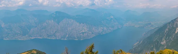 意大利巴尔多山的拉戈 加尔达多云景观 — 图库照片