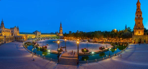 スペイン セビリアのエスパーナ広場の夜景 — ストック写真