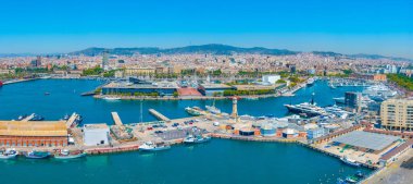 Barcelona, Spai 'deki Port Vell marinasının manzarası