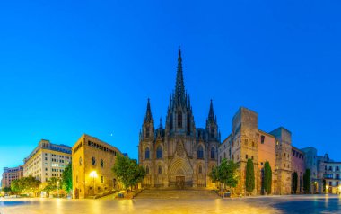 Barselona katedralinin gün doğumu manzarası, Spai