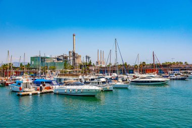 Barcelona, İspanya 'daki Liman Forum' una demir atan tekneler