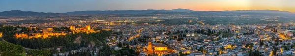 Sonnenuntergang Blick Auf Den Alhambra Palast Und Die Salvador Kirche — Stockfoto