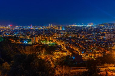 İspanya 'daki Barselona' nın gece hava görüntüsü