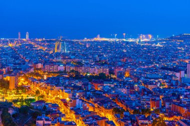 İspanya 'daki Barselona' nın gece hava görüntüsü