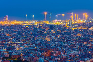 Barcelona, İspanya 'nın ciutat vella' sının gece manzarası