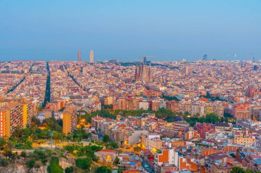 İspanya Barselona şehir merkezinin günbatımı manzarası