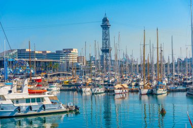 İspanya, Barcelona Limanı 'ndaki kablolu araba.