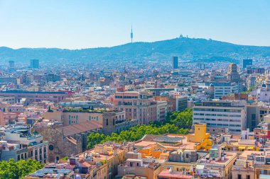 İspanya 'nın Barselona kentindeki La Rambla Bulvarı' nın havadan görünüşü