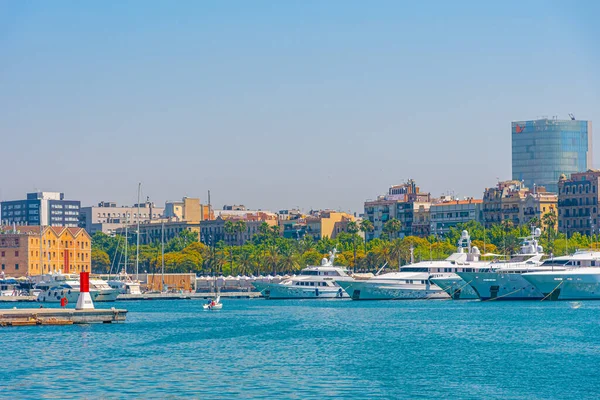İspanya, Barcelona 'daki Port Vell marinası manzarası