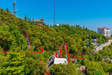 Barcelona, İspanya 'daki Tibidabo lunaparkında hız treni