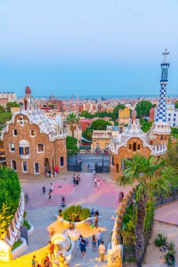 İspanya, Barselona 'da Parc Guell' in günbatımı görünümü