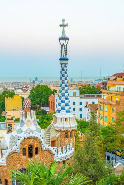 İspanya, Barselona 'da Parc Guell' in günbatımı görünümü
