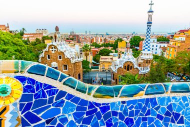 İspanya, Barselona 'da Parc Guell' in günbatımı görünümü