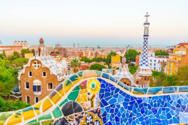 İspanya, Barselona 'da Parc Guell' in günbatımı görünümü
