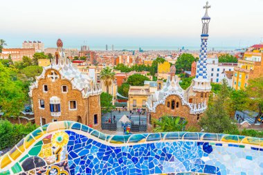 İspanya, Barselona 'da Parc Guell' in günbatımı görünümü