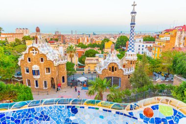 İspanya, Barselona 'da Parc Guell' in günbatımı görünümü