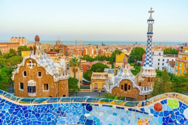 İspanya, Barselona 'da Parc Guell' in günbatımı görünümü