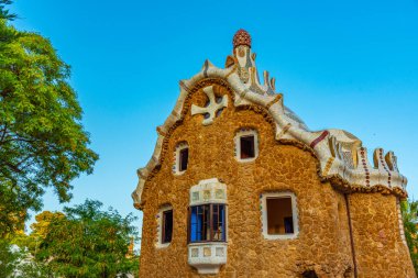 Barcelona, İspanya 'daki Parc Guell' de Casa del Garda.