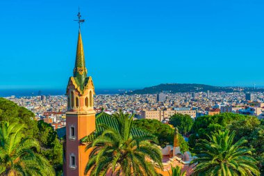 İspanya, Barselona 'da Parc Guell' in günbatımı görünümü