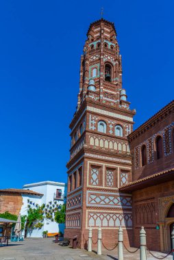 İspanya 'nın Barselona kentindeki Poble Espanyol köyündeki Torre de Utebo' nun kopyası.