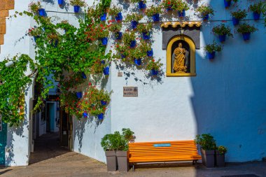 Barcelona, İspanya 'daki Poble Espanyol köyündeki Calle Cuna' nın kopyası.