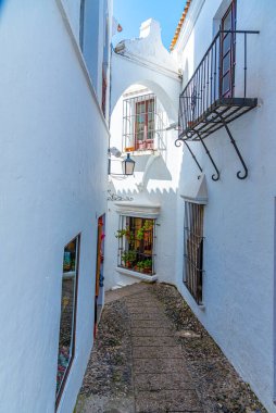 Barcelona, İspanya 'daki Poble Espanyol köyündeki Calle Cuna' nın kopyası.