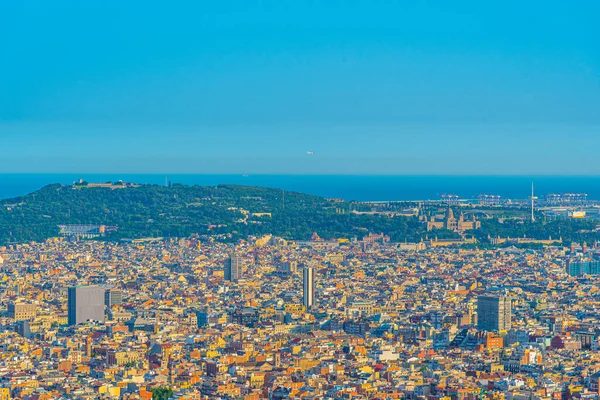 Flygfoto Över Barcelona Med Montjuic Kulle Bakgrunden Spanien — Stockfoto