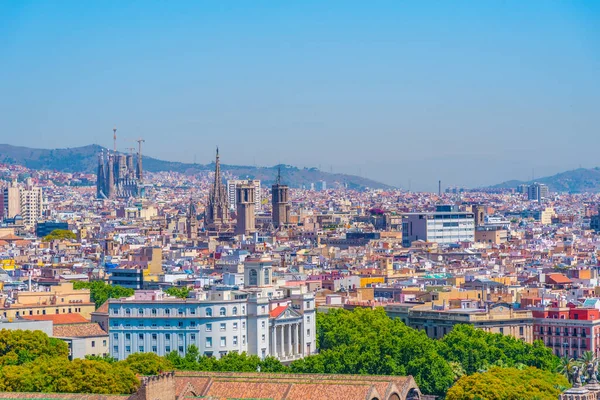 Letecký Pohled Staré Město Barcelona Věží Katedrály Kopce Montjuic Španělsko — Stock fotografie