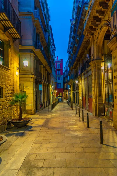 Widok Wąską Uliczkę Centrum Barcelony Hiszpania — Zdjęcie stockowe