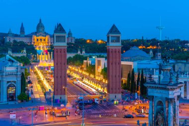 İspanya 'nın Barselona kentindeki Katalan Ulusal Sanat Müzesi' nin gün batımı manzarası