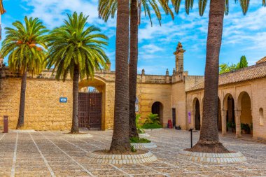 İspanya 'da Jerez de la Frontera' daki Alcazar kalesinin avlusu