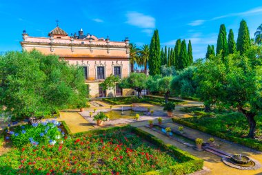 İspanya 'da Jerez de la Frontera' daki Villavicencio Sarayı 'nın önündeki bahçe.