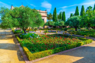 İspanya 'da Jerez de la Frontera' daki Villavicencio Sarayı 'nın önündeki bahçe.