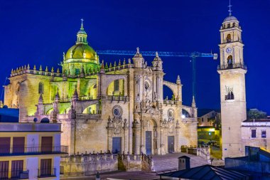 İspanya 'daki Jerez de la Frontera' daki kutsal kurtarıcının gece manzarası.