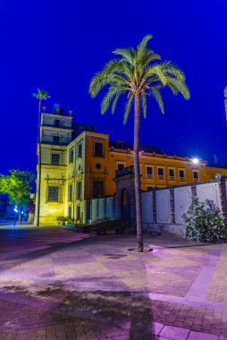 İspanya 'daki Jerez de la Frontera' daki Alcazar kalesinin gece görüşü