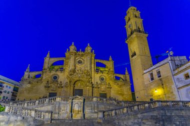 İspanya 'daki Jerez de la Frontera' daki kutsal kurtarıcının gece manzarası.