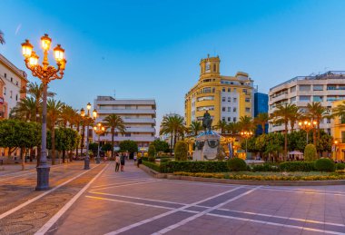 İspanya 'da Jerez de la Frontera' da Plaza del Arenal 'in günbatımı manzarası