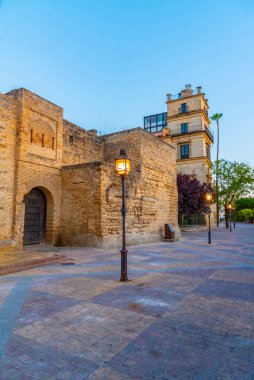 İspanya 'daki Jerez de la Frontera' daki Alcazar kalesinin günbatımı manzarası