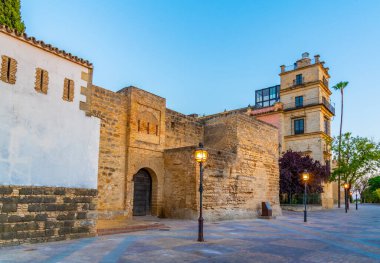 İspanya 'daki Jerez de la Frontera' daki Alcazar kalesinin günbatımı manzarası